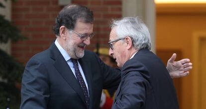 Spanish PM Mariano Rajoy with EU Commission chief Jean-Claude Juncker.