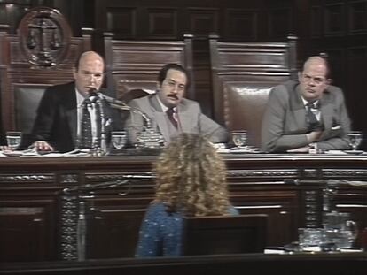 El tribunal del Juicio de las Juntas escucha a una testigo torturada, en una imagen de 'El juicio'.