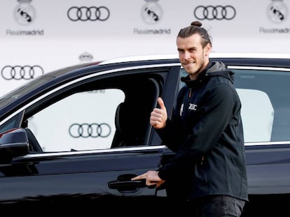 Bale, durante la entrega de veh&iacute;culos a la primera plantilla del Madrid. 