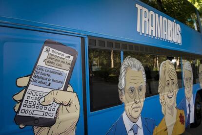 Autobús fletado por Podemos contra la que consideran la trama corrupta.