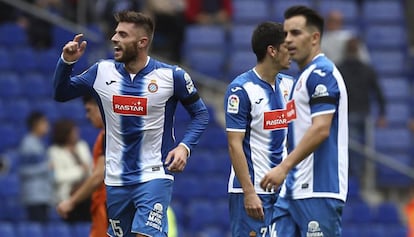 David López, Jurado y Gerard Moreno celebran un gol del Espanyol.