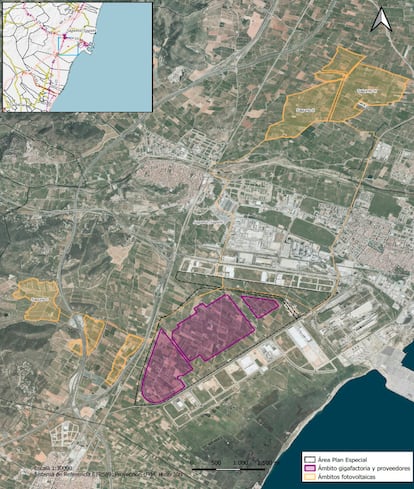 Imagen área de Sagunto con los ámbitos de ubicación de la fabrica de baterías (en morado) y de las planta fotovoltaicas (en amarillo).