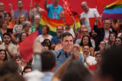 Pedro Sánchez durante el acto de cierre de campaña, este viernes en Madrid.