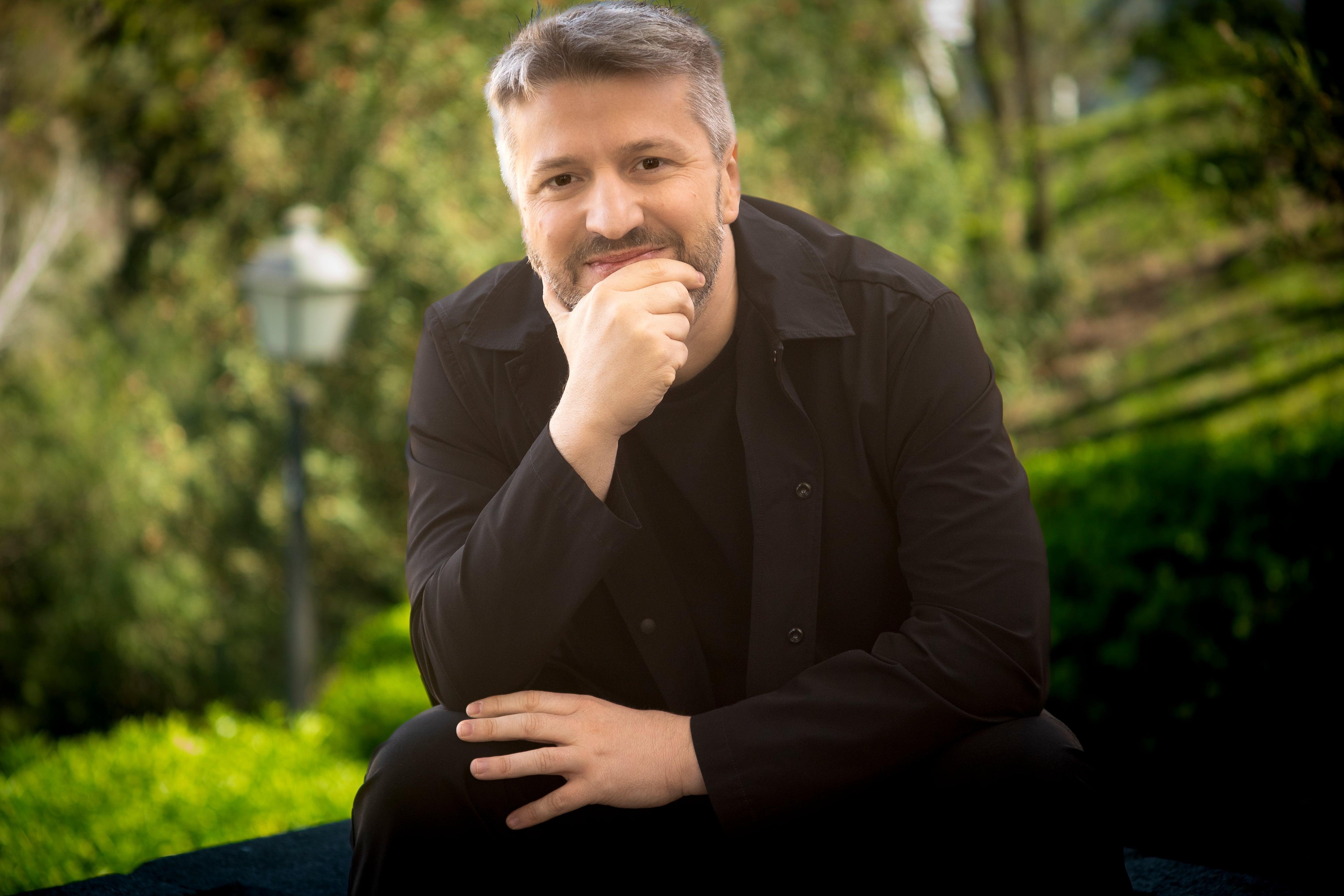 Bretos, con cara de Bretos, en el parque de Las Vistillas, de Madrid.