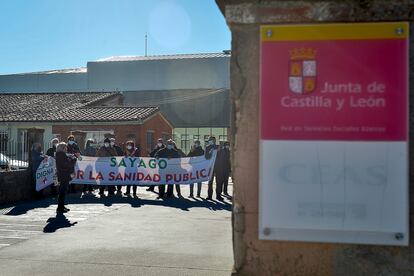 Manifestacion en Bermillo de Sayago (Zamora) por un servicio de salud digno.