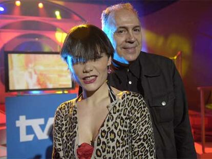 La China Patino y Jesús Ordovás, en el plató de <i>iPop.</i>