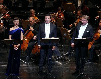 La soprano Corinne Winters, el tenor Piotr Beczała y el bajo-barítono Tomasz Konieczny durante el estreno de ‘Halka’, el jueves en el Teatro Real.