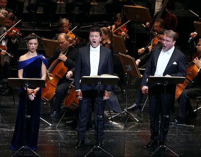 La soprano Corinne Winters, el tenor Piotr Beczała y el bajo-barítono Tomasz Konieczny durante el estreno de ‘Halka’, el jueves en el Teatro Real.