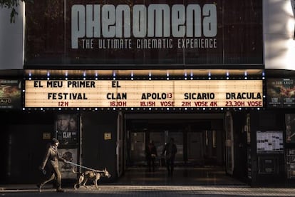 Façana del cinema Phenomena, on estava anteriorment el Nàpols.