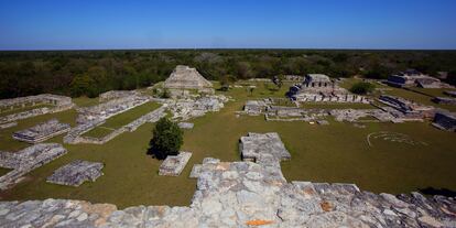 Mayapán, un centro ceremonial maya ubicado al sur de Mérida, Estado de Yucatán (México).