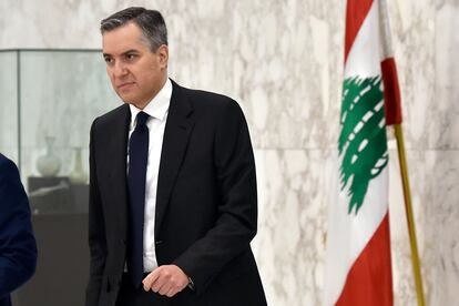 El primer ministro libanés, Mustafá Adib, tras presentar su dimisión el sábado en Beirut.