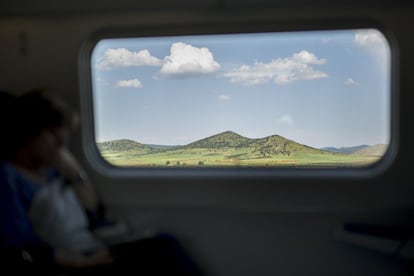 Tras esos pequeños cerros se encuentra la localidad de Fuente del Fresno, en Ciudad Real.