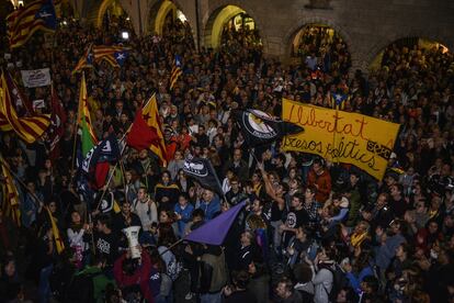 Manifestació a la plaça del Vi de Girona.