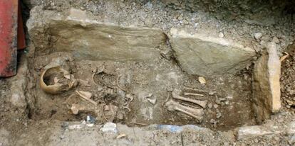 The 1000-year-old grave of a young child found in Cistierna, Castilla y León.