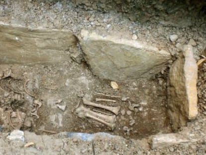 The 1000-year-old grave of a young child found in Cistierna, Castilla y León.