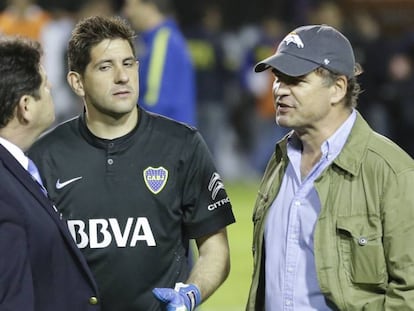 El exCEO de Torneos, Alejandro Burzaco (i) en una foto de 2015, junto al exportero de Boca Agustín Orión.