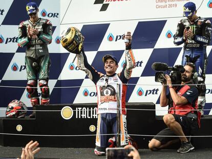 Márquez celebra la victoria en el GP de Tailandia.