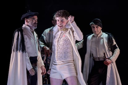 La Compañía Nacional de Teatro Clásico interpretando 'Fuenteovejuna', dirigida por Rakel Camacho. 
