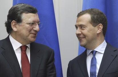 Medv&eacute;dev y Barroso, en la cumbre entre la UE y Rusia.