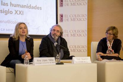 López, Loaeza y Juaristi, en un momento de la mesa de debate celebrada este viernes.