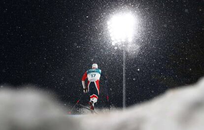 O esportista norueguês Paal Golberg durante a competição de esqui de fundo.