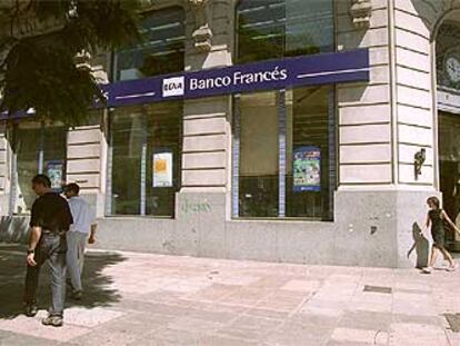 Una oficina del Banco Bilbao Vizcaya Argentaria situada en la ciudad argentina de Buenos Aires.