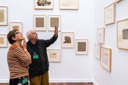 Teresa Montaner y Antoni Llena en la muestra.