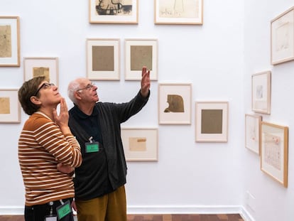 Teresa Montaner y Antoni Llena en la muestra.