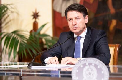 El primer ministro italiano, Giuseppe Conte, durante una rueda de prensa este sábado.