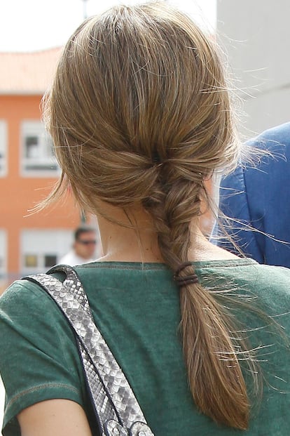 Pero su amor por este peinado también llega a estilismos más informales. Una trenza básica, su apuesta para dar un toque diferente a un look casual.