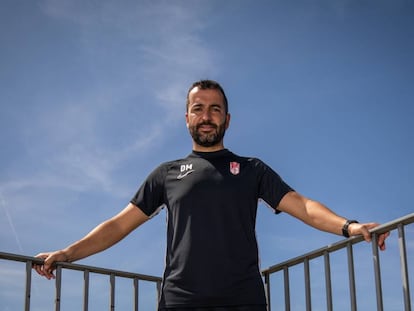 Diego Martínez posa en la ciudad deportiva del Granada. 