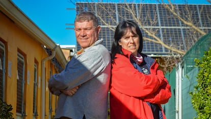 Carolina Corral y José Antonio Suárez, fundadores de la protectora animal Alba, en funcionamiento desde 1998.