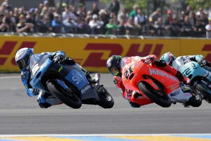 Fenati, por delante de Tonucci y Kent, en la carrera de Le Mans.