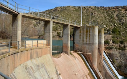 Presa de los Toranes, en el río Mijares, a su paso por Albentosa (Teruel).