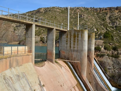 Presa de los Toranes, en el río Mijares, a su paso por Albentosa (Teruel).