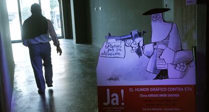 Entrada a la exposición Humor gráfico contra ETA en la Alhóndiga de Bilbao.