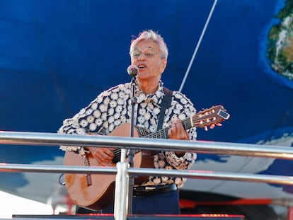 El músico Caetano Veloso, durante el concierto de protesta que encabezó este miércoles ante el Congreso, en Brasilia.