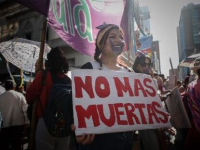 En distintas ciudades del continente americano las manifestantes piden medidas contra los feminicidios y legalizar el aborto