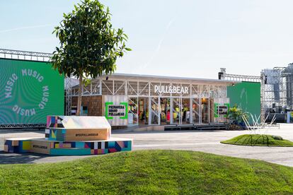 Las prendas de la colección estarán disponibles en la Pop-up store de la firma en el recinto.
