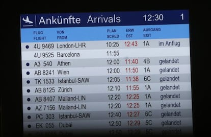 The flight arrivals information panel at Düsseldorf airport. The slot for Germanwings flight 9525 is blank. French President François Hollande has expressed his condolences.