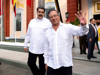 Los presidentes de Colombia y Venezuela, Gustavo Petro y Nicolás Maduro, se reúnen en Caracas el 7 de enero de 2022.