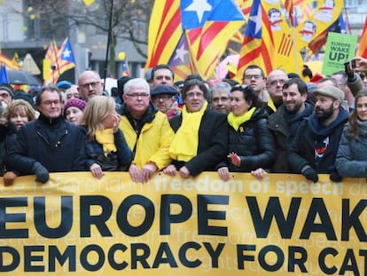 Cabecera de la manifestación en Bruselas.