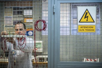 Un investigador en un laboratorio de ingenier&iacute;a el&eacute;ctrica de la Universidad Carlos III, en Madrid.