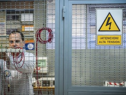 Un investigador en un laboratorio de ingenier&iacute;a el&eacute;ctrica de la Universidad Carlos III, en Madrid.