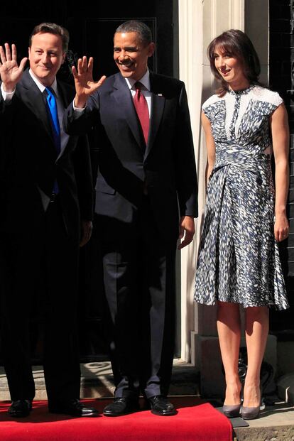 Samantha Cameron recibió a los Obama en Londres en 2011 con el mismo Peter Pilotto que llevó Carey Mulligan en la imagen anterior. Tampoco es la primera vez que SamCam declara su abierta admiración por la firma, que ha llevado en unas cuantas ocasiones.