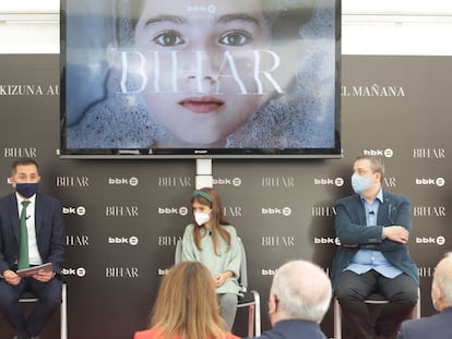 Presentación de 'Bihar', en las inmediaciones del puente Zubizuri.