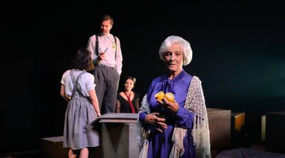 Escena de la obra 'La tumba de María Zambrano (pieza poética en un sueño)'.