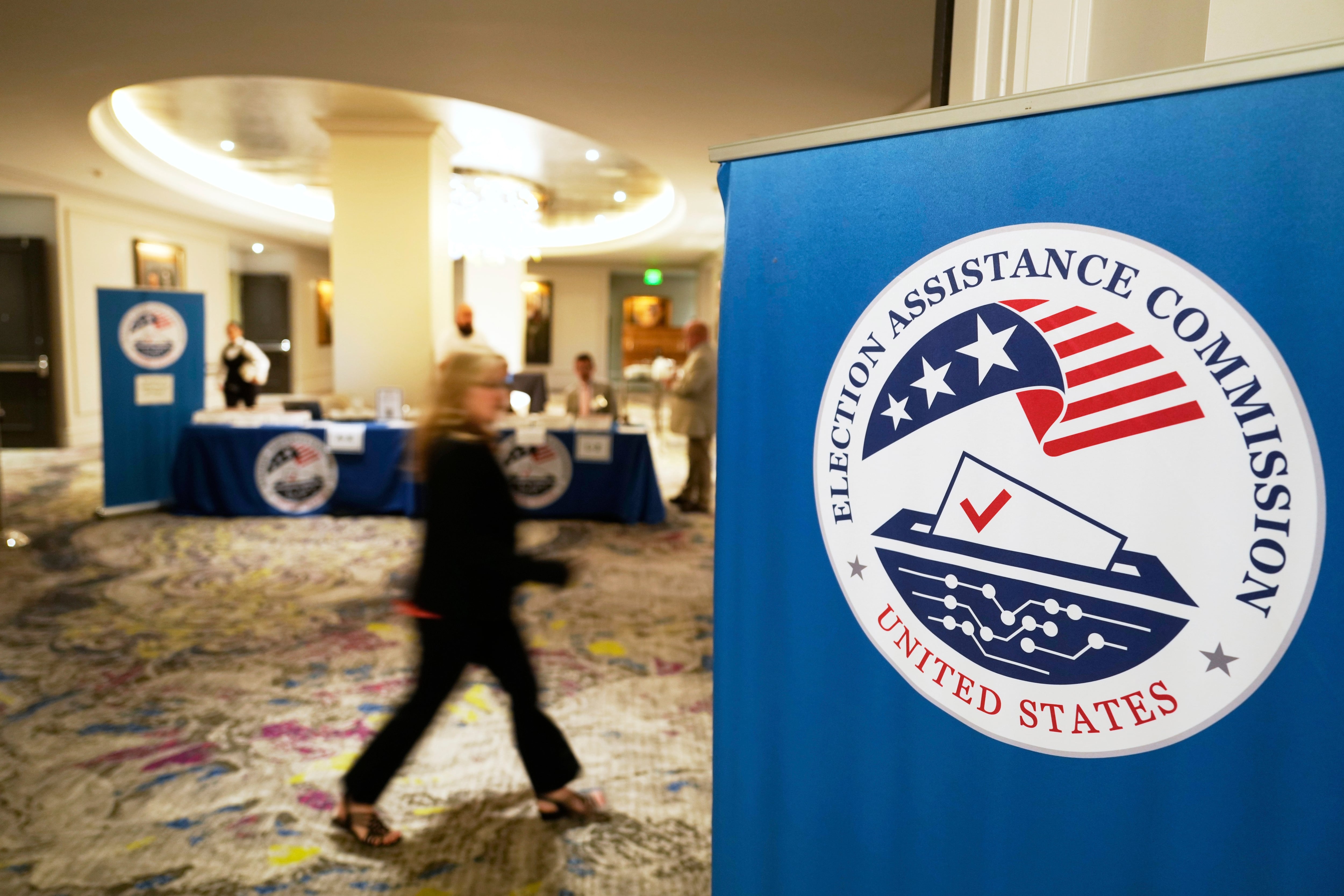 Trump cesa a los demócratas en la Comisión de Asistencia Electoral de Estados Unidos