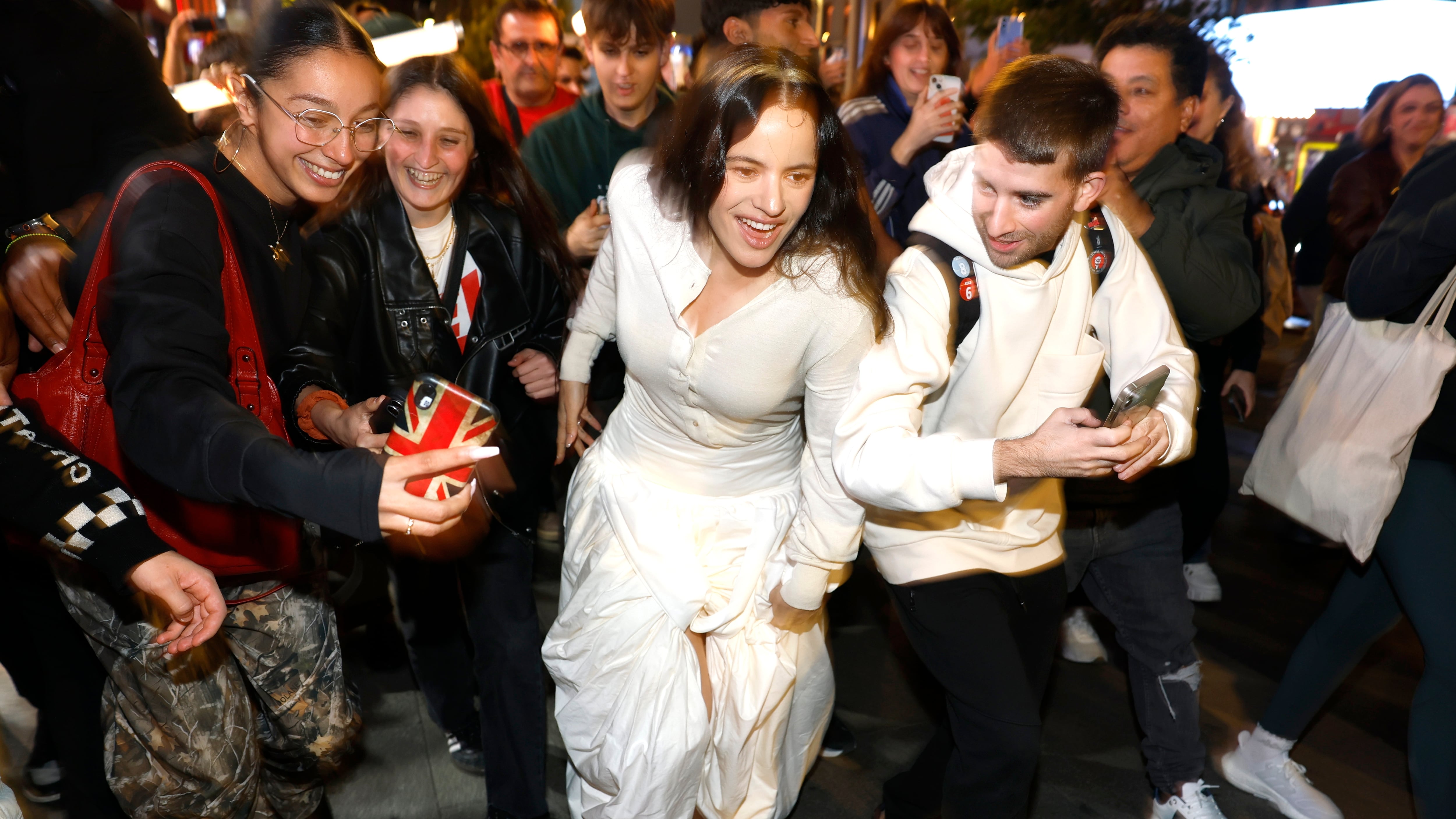 La artista española Rosalía, en una aparición sorpresa para presentar su cuarto álbum, en Madrid.