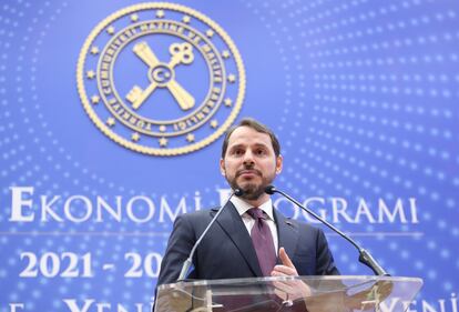 El ministro de Finanzas turco, Berat Albayrak, presenta su programa económico de medio plazo el pasado septiembre en Estambul.